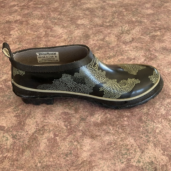 Wind River Rubber Shoes - Picture 2 of 6